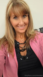 Good early morning from the airport on my way to vegas to see my fav