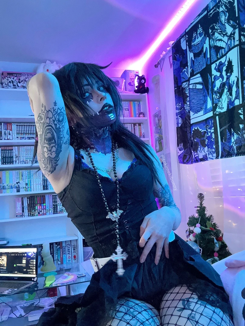 Should i cosplay any other mha characters who would you wanna see o 