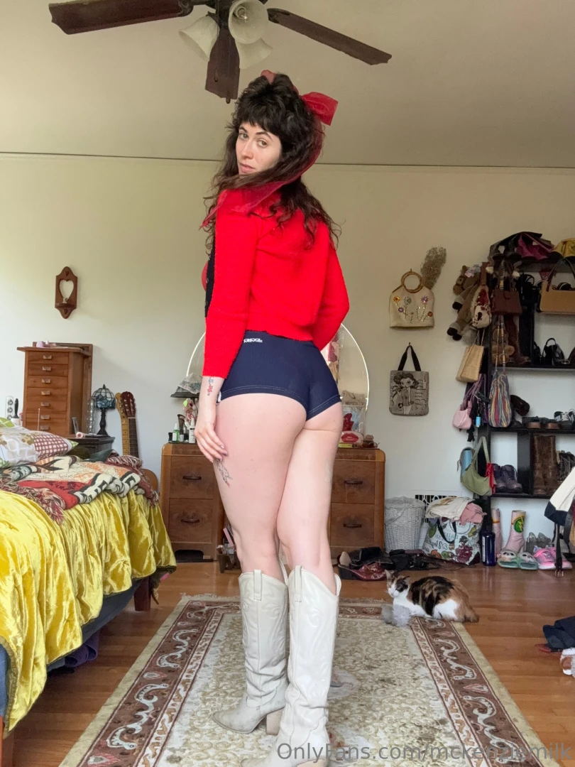 One hotdog and a tall glass of milk plz 