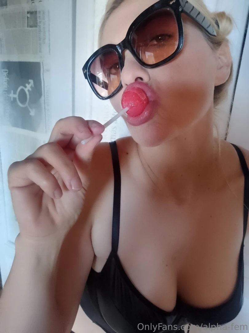 Adore the supremacy of my lips i love their plumpness and the cupid s 