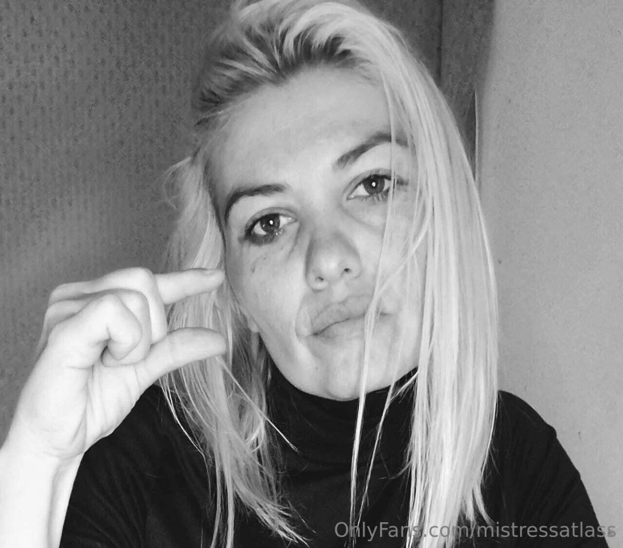 Your cock is so small that i doubt you ve ever made anyone moan with 