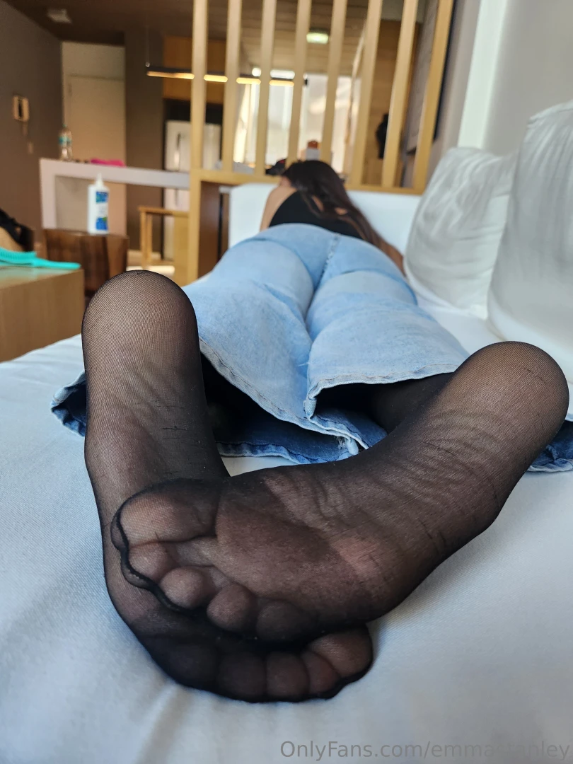 Black nylon feet 