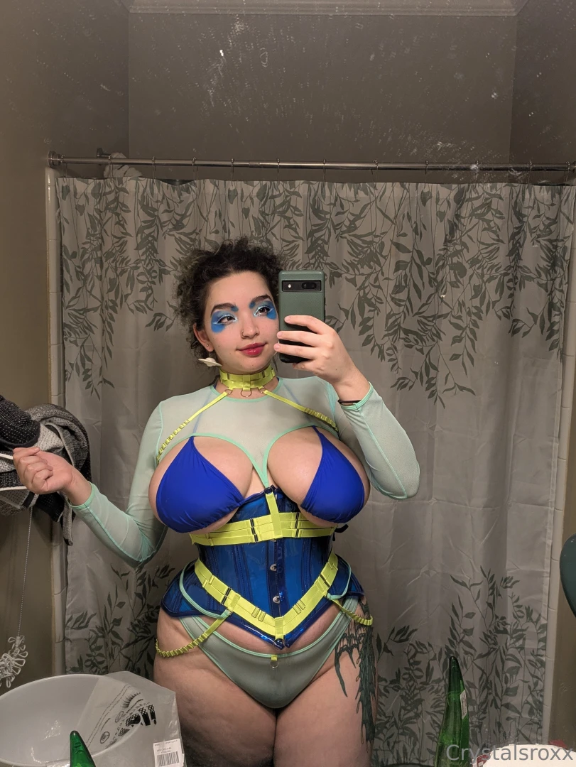 I now desperately want this set of lingerie and pvc corset in every 