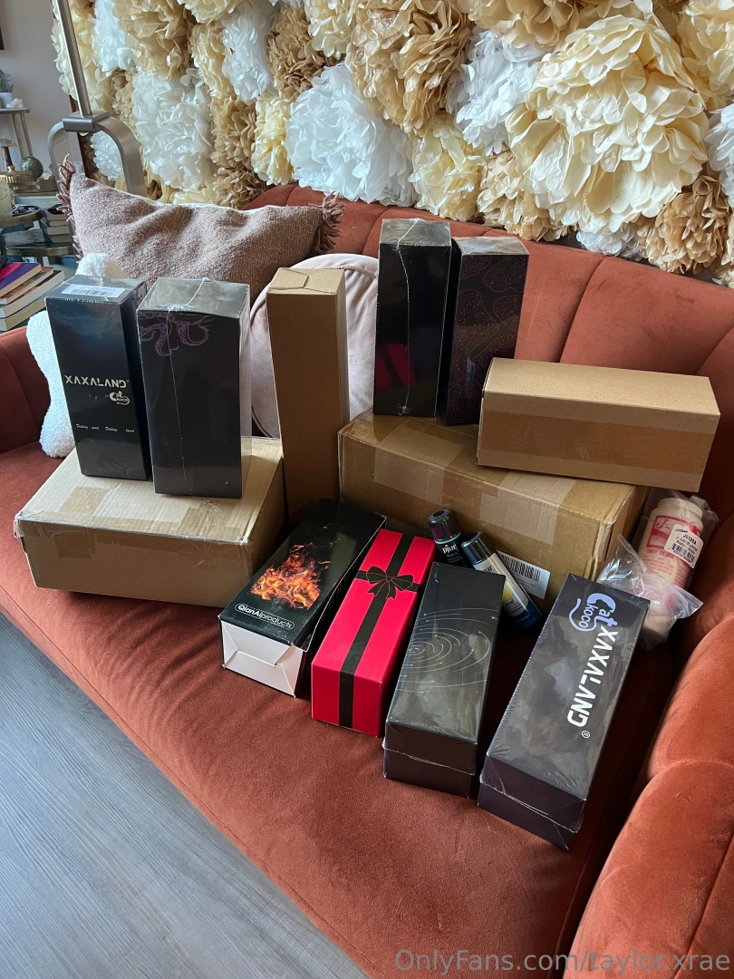 Going live at 6pm tonight doing a huge unboxing of all the toys i got 