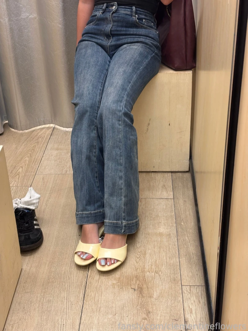 Took a few toe pics at the fitting room just blessed ur eyes ur part 7 