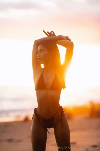 Let s make it fun pick a side photo 1 or photo 2 i m watching the