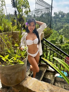 White looks so innocent on me but it s only until i turn around