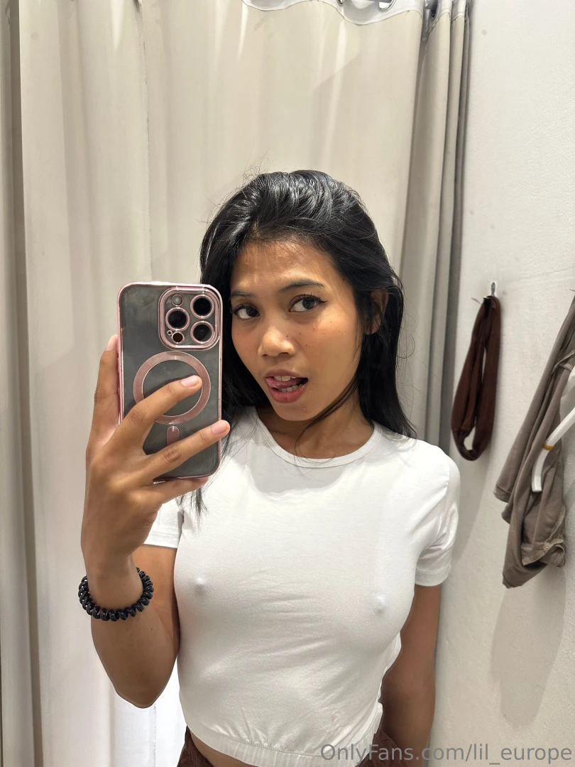 Oohhh did i forget my bra again haha oops 