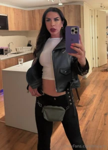 Hello my lovelies can you help me which look do you like best