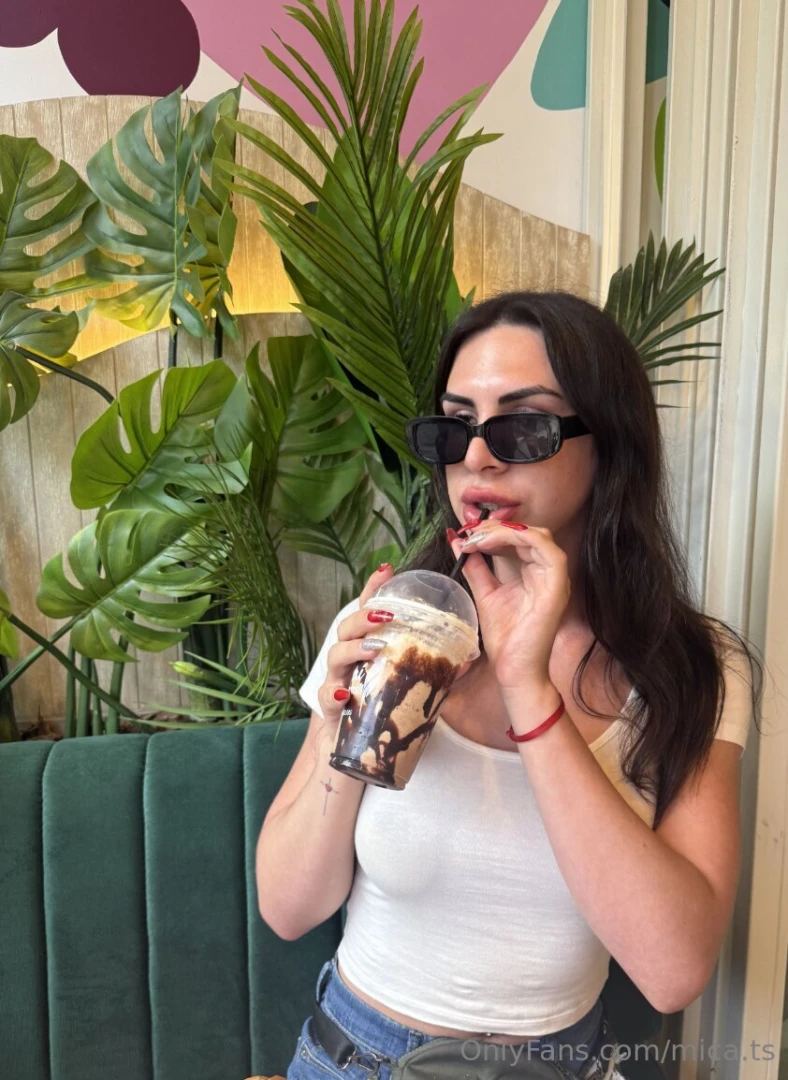 Before you is the biggest sweet tooth in the world 