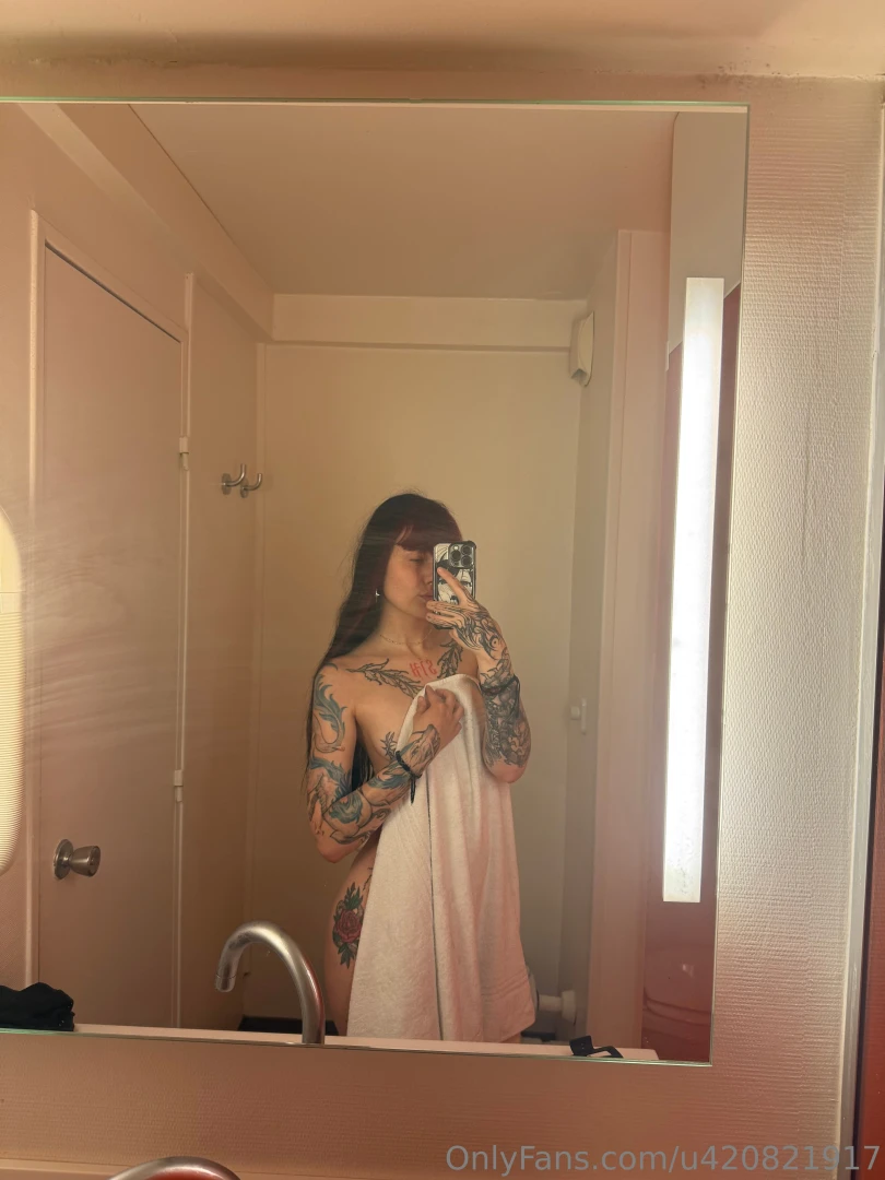 Sortie de la douche je suis disponible pour parler 