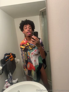 Bathroom selfies before i get in the shower if u wanna join just part 1