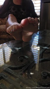 Fyp hotmom milf obsf hotwife wife over50 wrinkledsoles soles baresoles