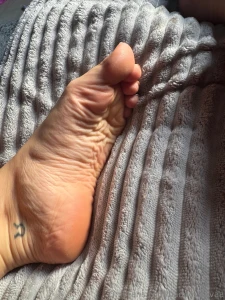 Dry ahh soles need em licked part 1