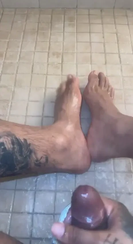 Lick the cum off daddy s feet 