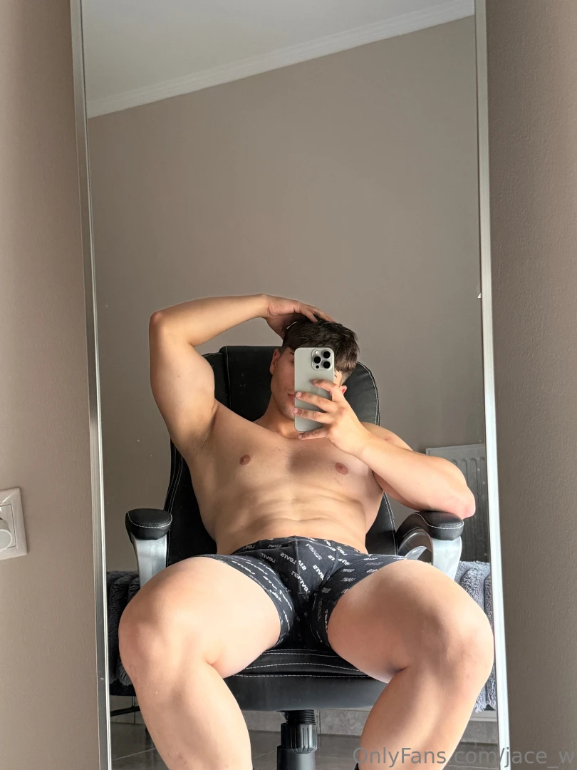 Who s a good boy to take the seat dm me and let s see 