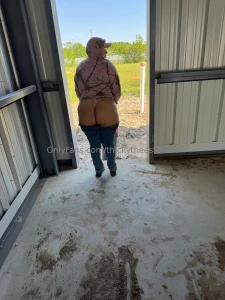 Baddie on the construction crew