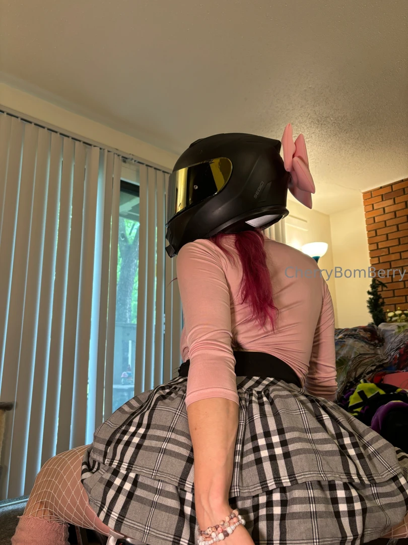 All new subs on cherrybomberrie for the next week are getting a 