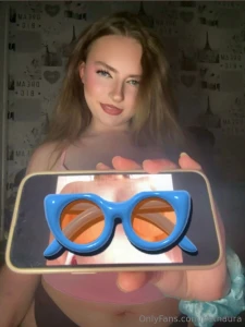 I wonder what s on the screen open this and tell me if you guessed part 3