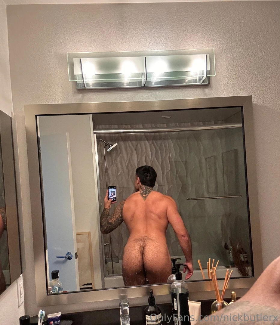 Happy weekend guys taste my hairy ass 