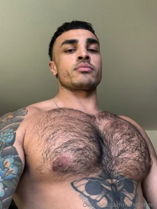 Yall like hairy chests