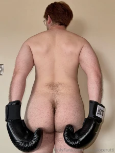 Me puso muy caliente tocarme el culo con los guantes quieres verme en part 1