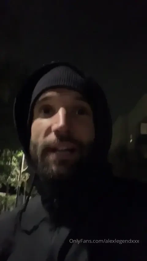 Skateboarding w gizmo 