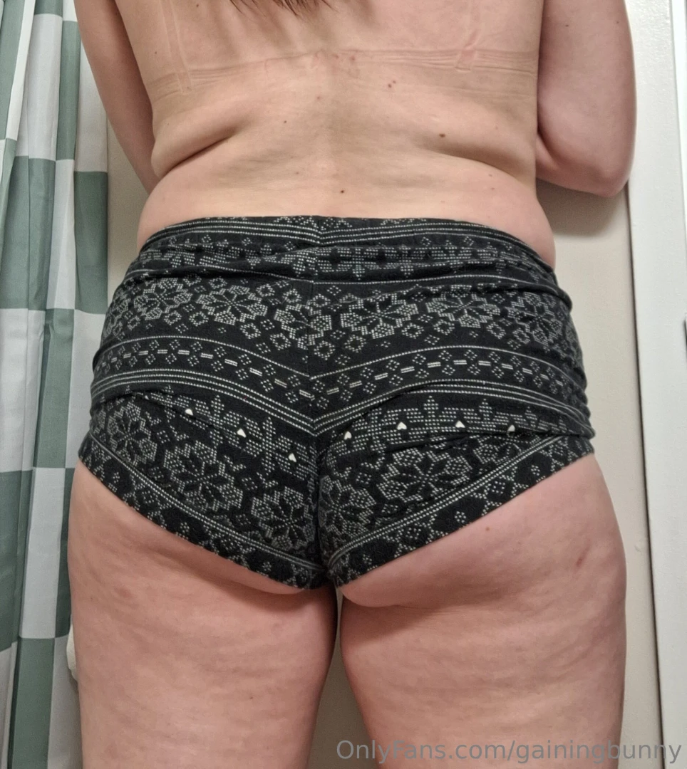 I literally gasped so loud at the first photo am i actually fat she s 