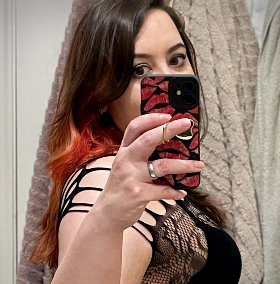 I ve been away from the internet working on art commissions but i got 