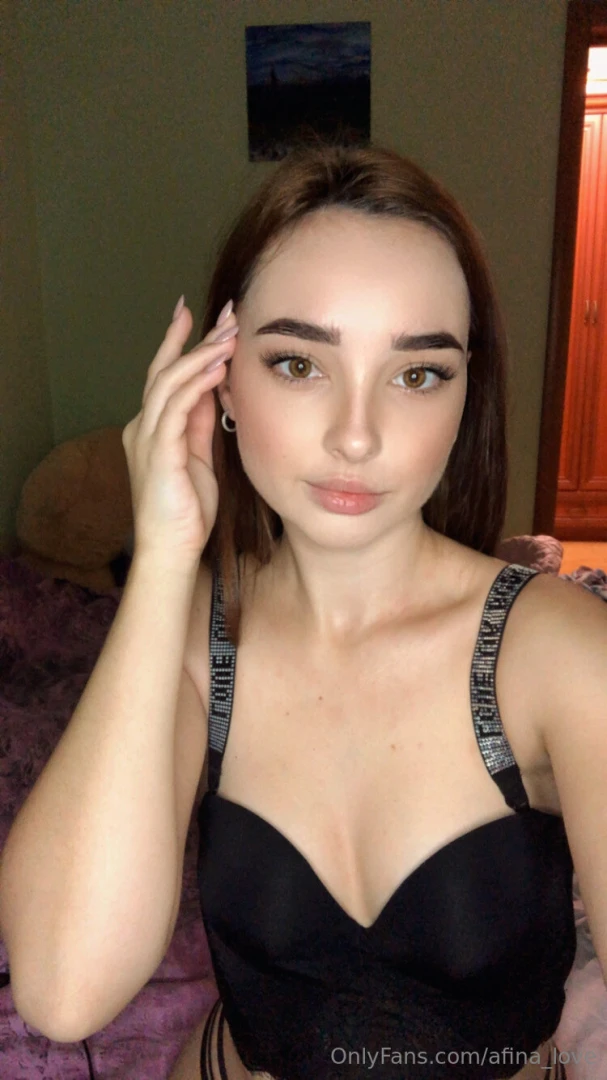 Lightness and confidence in every movement and look 