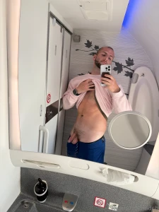 Do planes make you horny af like me