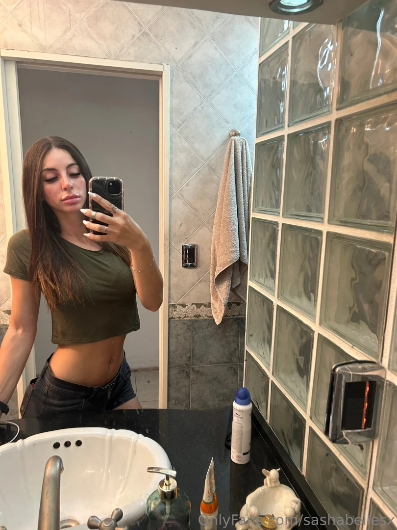 Mirror selfies are my therapy 