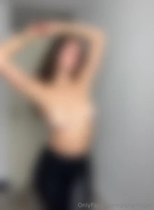 Leren broek aan regels uit topless met gezicht topless latex leer hot