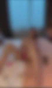 Zo ver ben ik nog nooit gegaan met mijn speeltjes spelen op bed naakt