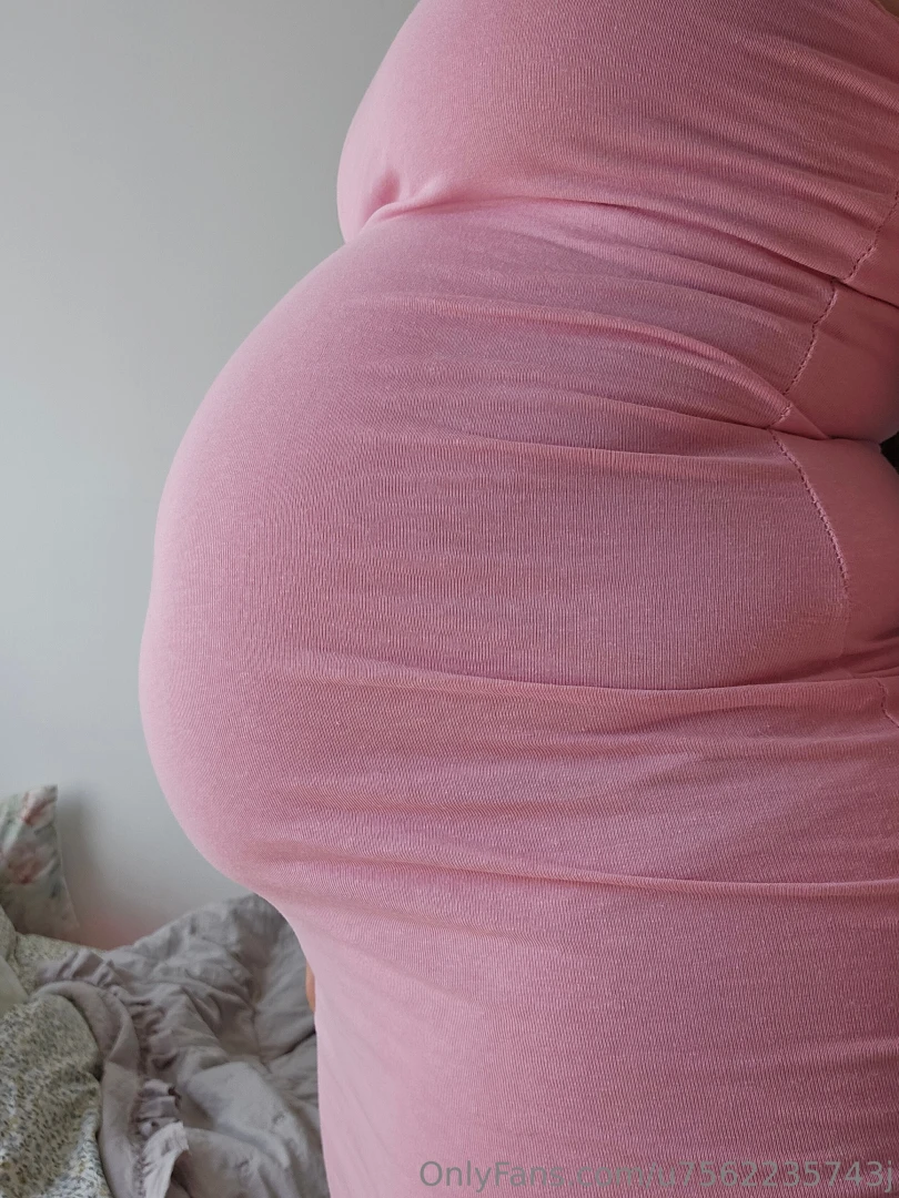 I love vacations because i can wear tight dresses and show off my part 2 