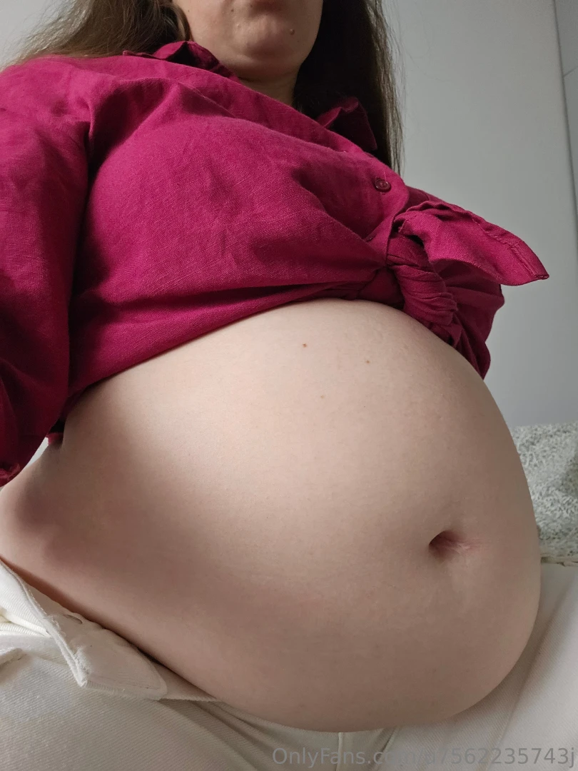 My stomach looks fat even when i suck it in i barely managed to button part 3 