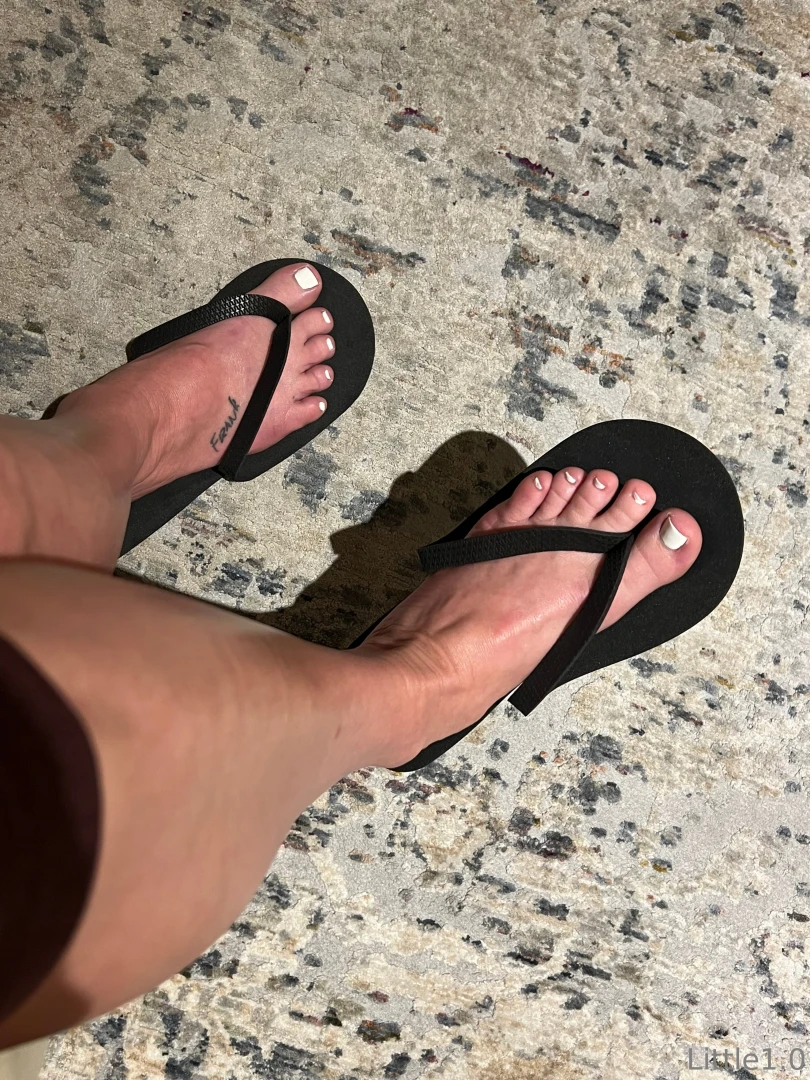 Aren t my toes the cutest if you wanna lick them hit the like button 
