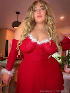 Never too late for pretty mrs claus to appear on your tl right