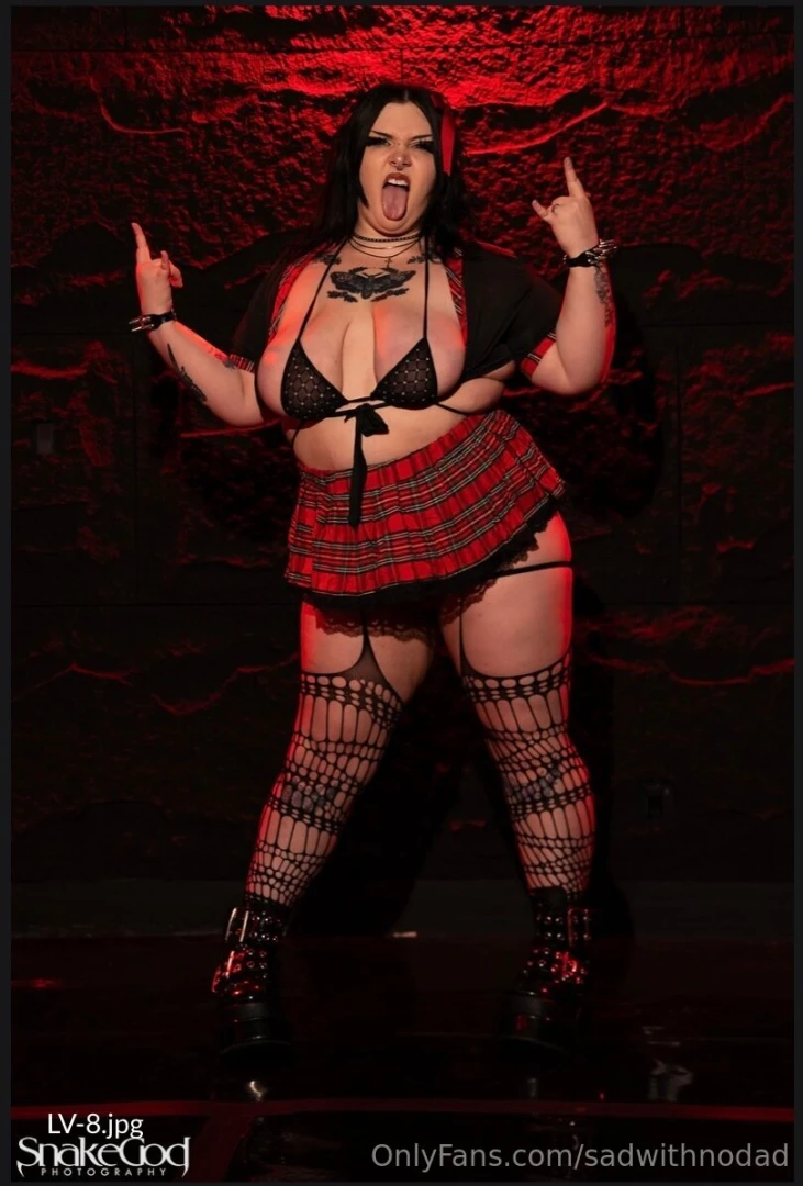 Here are some freebies of the photoshoot i got to do with the sick part 10 