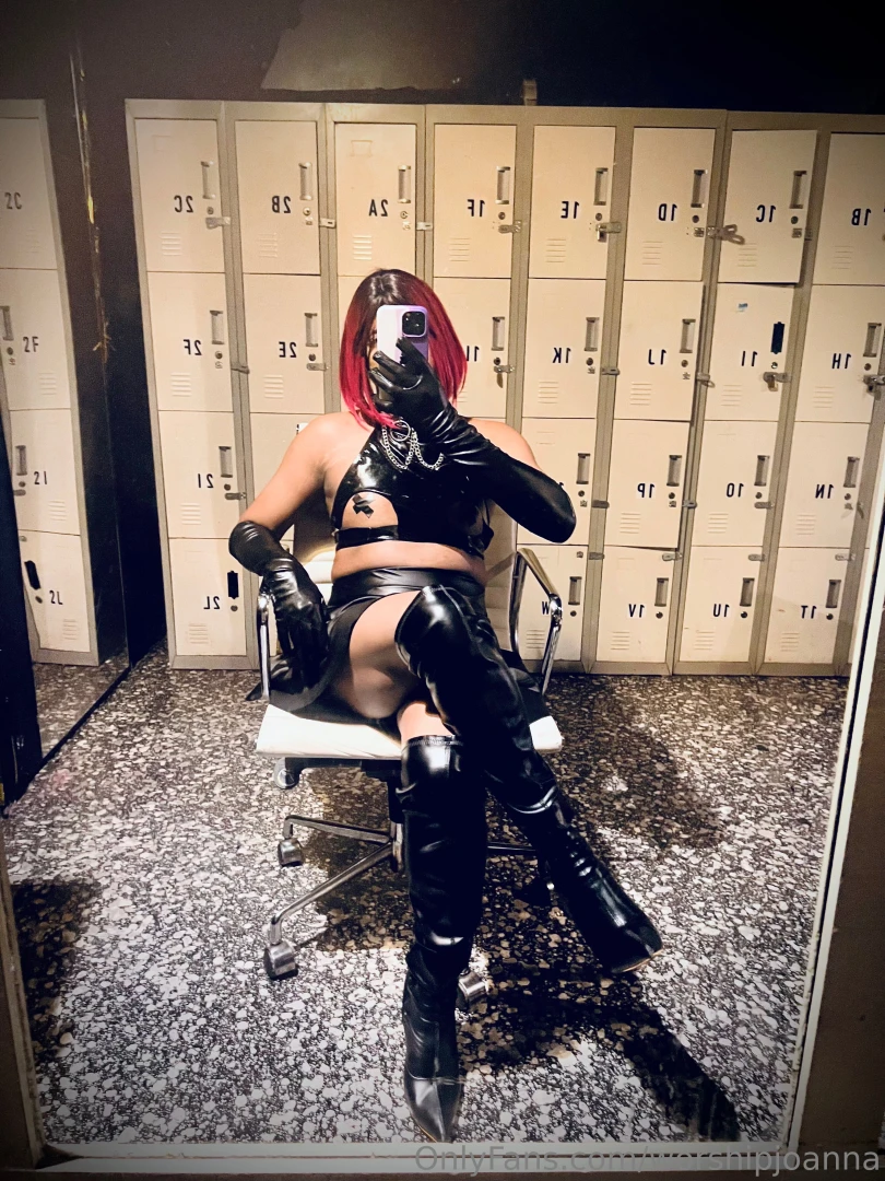 Welcome to my throne this is where your ego breaks and your devotion 