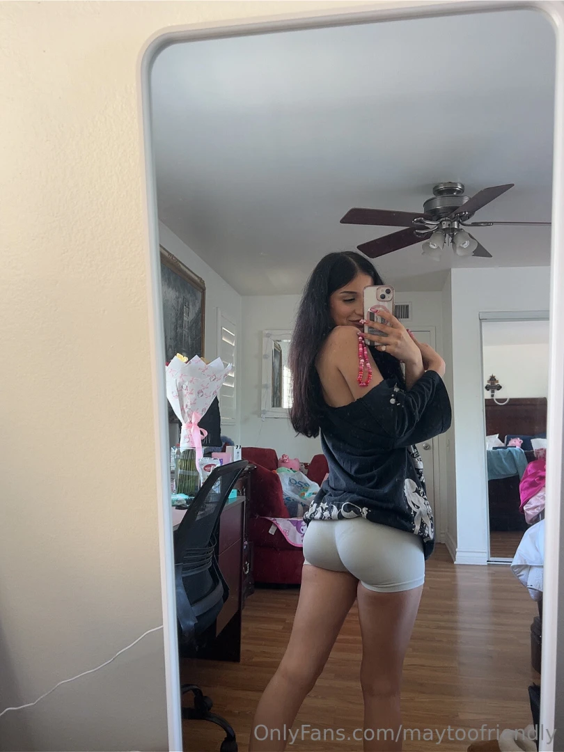 Who wants some booty pics 