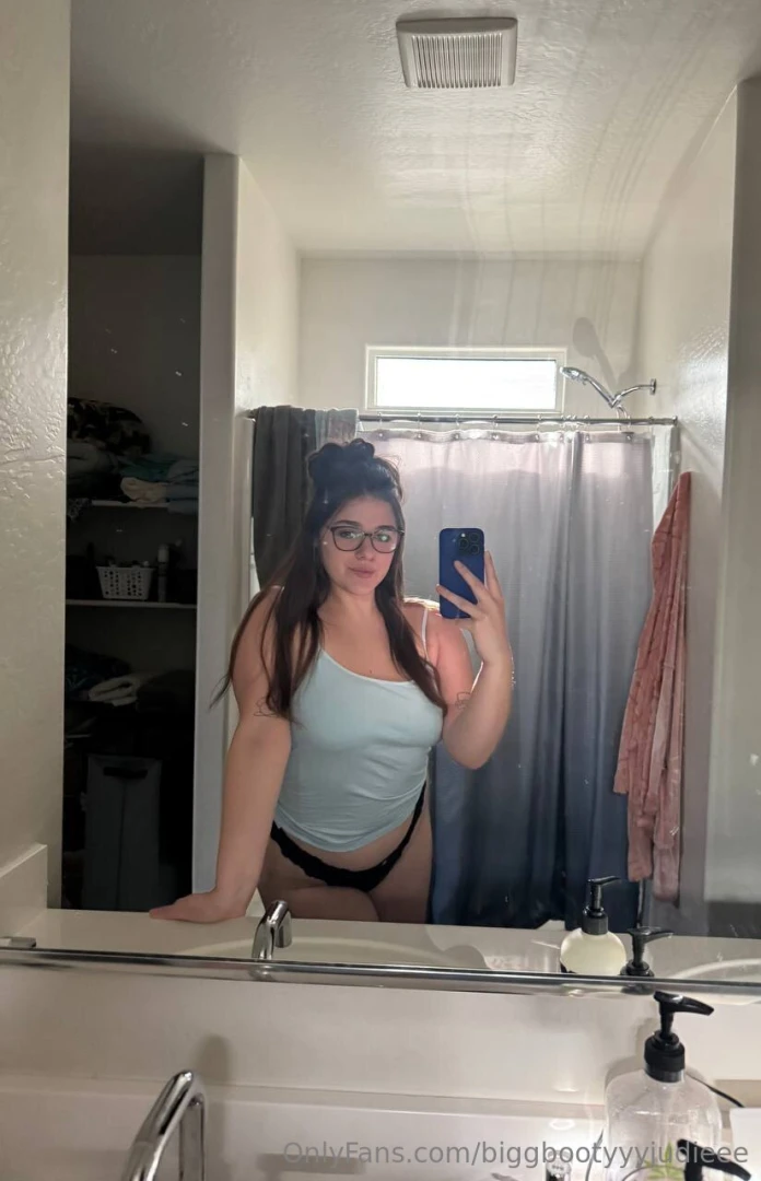 Live right now join me and let s have some fun bby 