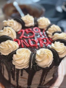 Morning babes the cake is made so stay tuned for a super sexy cake