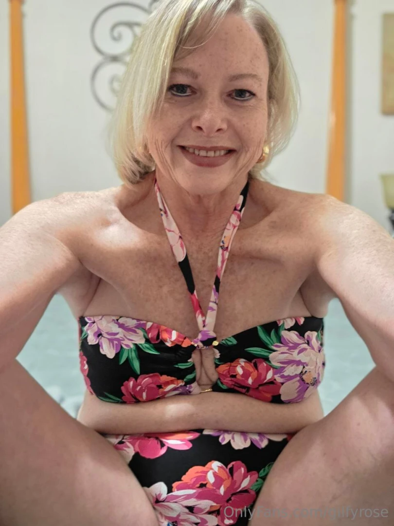 Scarlet lips smoky glances don t blink or you ll miss something 