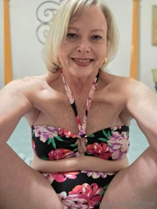 Scarlet lips smoky glances don t blink or you ll miss something