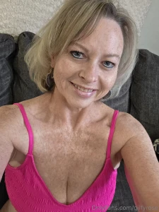 I don t chase i attract especially when i wear this