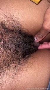 I only wanna tug my clit just a lil when i m all bushy like this