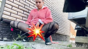 Pee on the street fyp video pee wet openpussy butt piss pessing cream