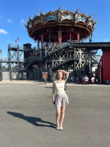 Catching moments when body and light talk without words my language is