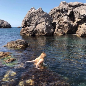 A little lost among rocks and salt water - and here i am already a